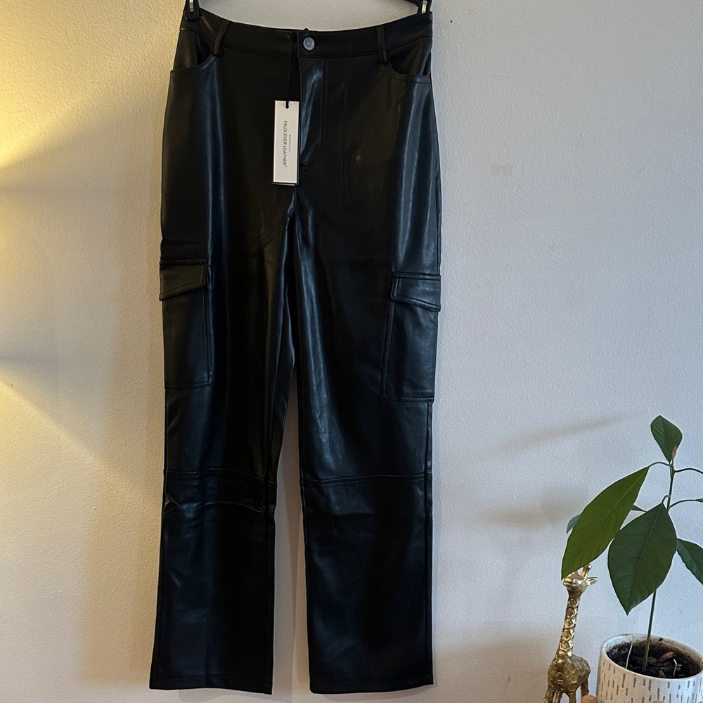 Bagatelle Collection Elegant Black Faux Leather Women's Cargo Pants
